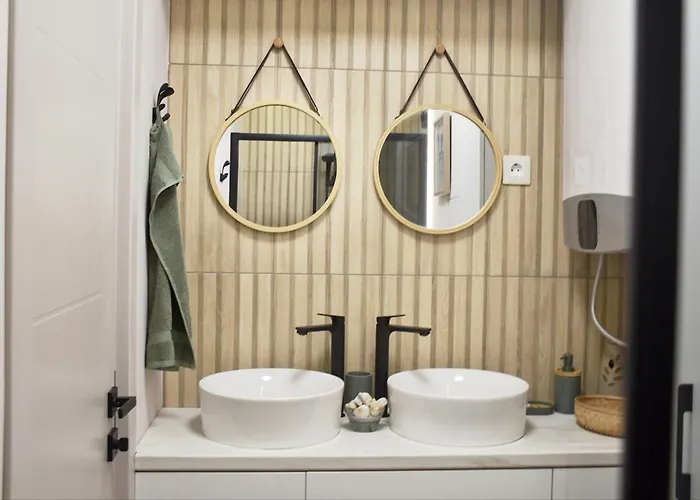 Boutique 2-bedroom Downtown Burgaz