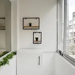 Luxury Boutique 2-bedroom Downtown Apartament *