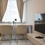 Luxury Boutique 2-bedroom Downtown Apartament