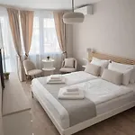 Luxury Boutique 2-bedroom Downtown Apartament *