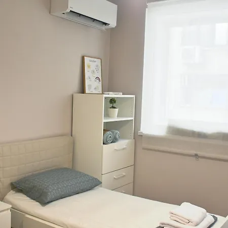 Luxury Boutique 2-bedroom Downtown Apartment