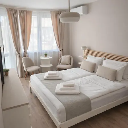 Luxury Boutique 2-bedroom Downtown Apartament *