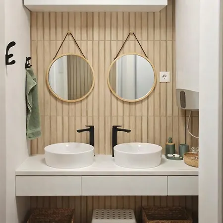 Luxury Boutique 2-bedroom Downtown Apartament