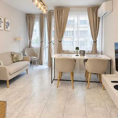 Daire Luxury Boutique 2-bedroom Downtown