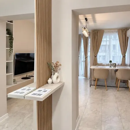 Luxury Boutique 2-bedroom Downtown *