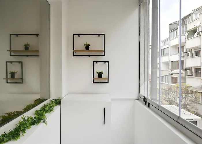 Boutique 2-bedroom Downtown Apartment *