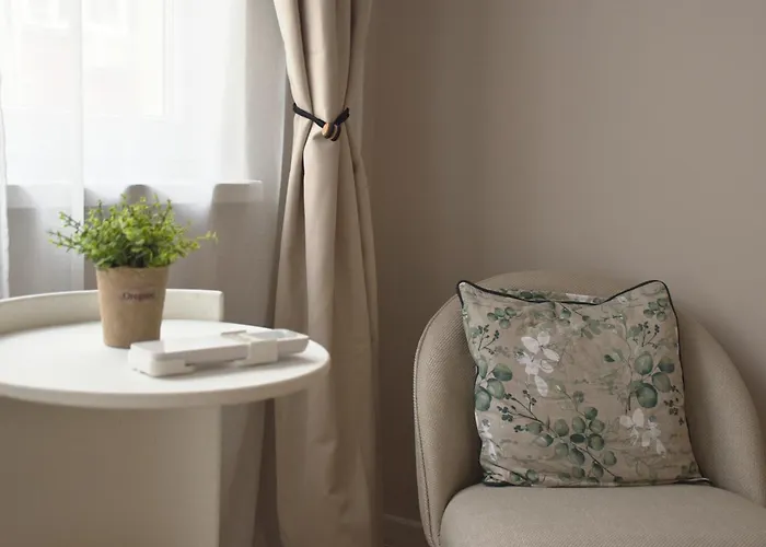 Boutique 2-bedroom Downtown *